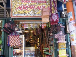 Toko Souvenir Arwana