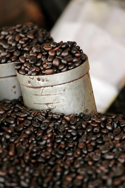 Pedagang Kopi di Pasar Bolu, Rantepao