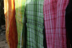 Ibu-Ibu Perkampungan Sulaa