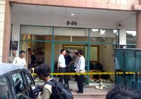 Dua Kelompok Massa Bentrok di Cempaka Mas