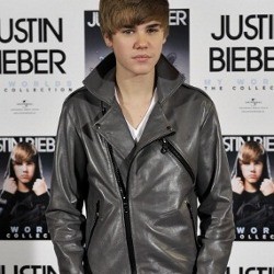 Justin Bieber Akui Cium Bibir Jasmine Villegas