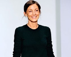 Phoebe Philo Dinyatakan Sebagai Desainer Terbaik