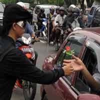 Hari Anti Korupsi, LI-TPK Bagi Bunga