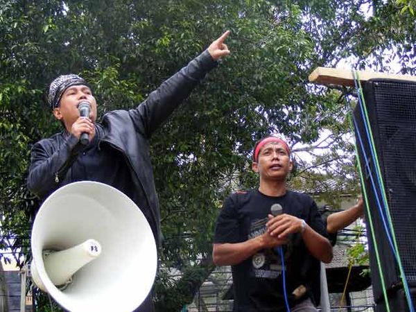 Eep Hidayat Berorasi Sebelum Diperiksa