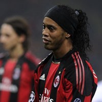 Dinho Masih Betah di Milan