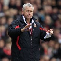 Newcastle Pilih Pardew