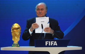 Sangkal Korupsi, Blatter Sebut Inggris Pecundang Buruk