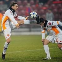 Ribut-ribut Iringi Kelolosan Roma