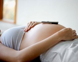 Menggunakan Ponsel Saat Hamil Dapat Memicu Perilaku Buruk Anak