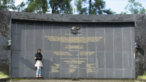 BSD, Dari Pasar Modern hingga Monumen Peristiwa Lengkong