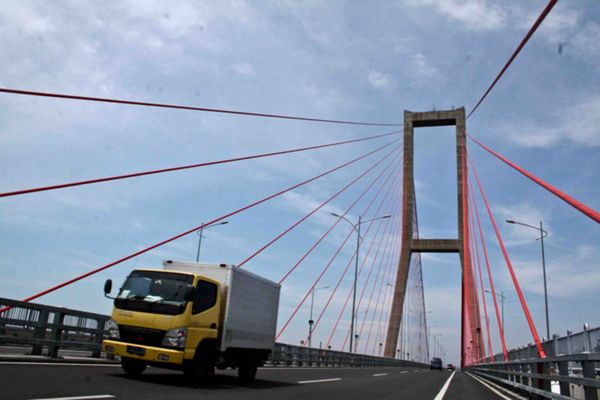 Megahnya Jembatan Suramadu