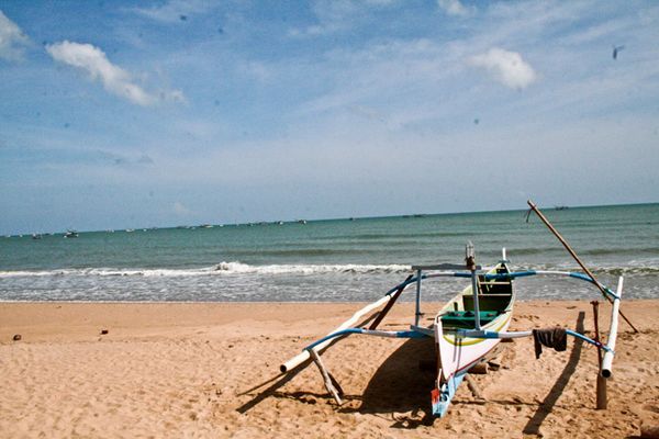 Menyusuri Pantai - Menyeberangi Laut