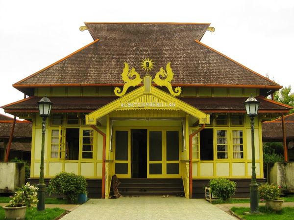 Keraton dan Mesjid Alwatzikhoebillah