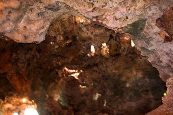 Menjelajahi Goa Akbar di Tuban