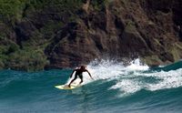 Pantai Sekongkang, Ombak Yoyo-nya Memanjakan Peselancar dan Fotografer