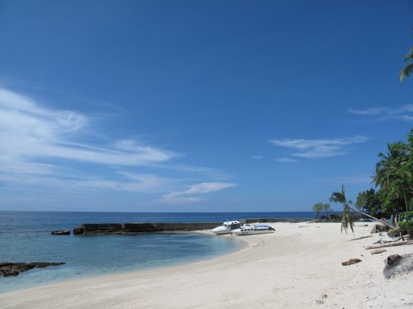 Waktu Berhenti di Santai Beach