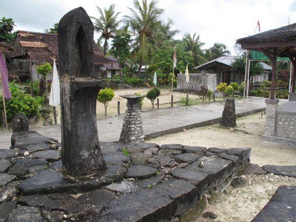 Perahu Batu di Desa Sangkiat Dol