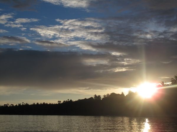 Berwisata di Pantai Weluan