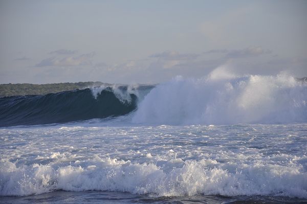 Dahsyatnya Ombak Nemberala 