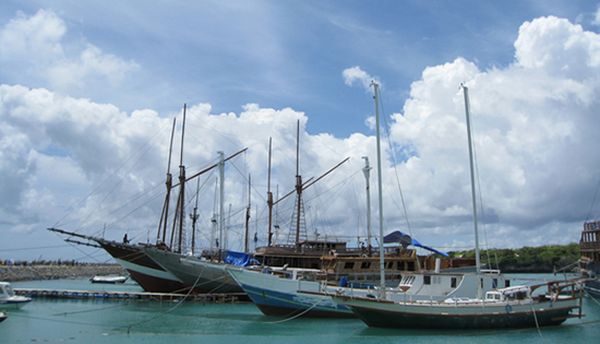 Indahnya Dermaga dan Keajaiban Air Terjun 