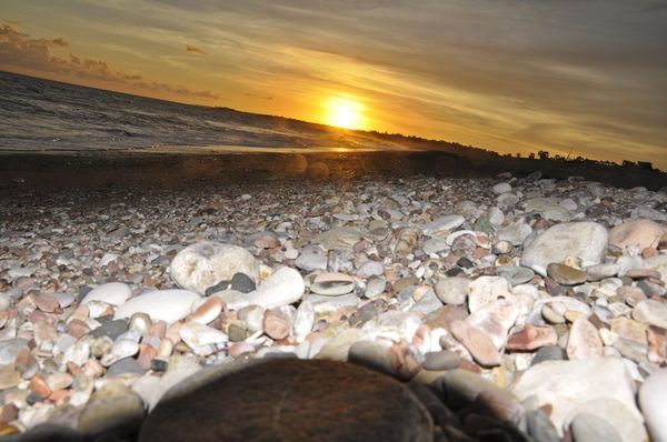 Salah Satu Keindahan Alam Indonesia - Pantai Batusela