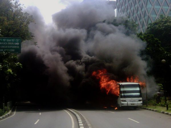 Bus Bianglala Terbakar di Thamrin