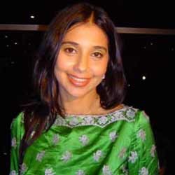 Terlantarkan Anak, Ayu Azhari Ditegur Eks Suami di Facebook