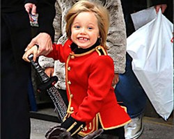 Gaya Busana Militer Anak Ala Shiloh Jolie-Pitt