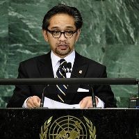 Menlu Marty Dapat Kado Jersey Timnas Jepang