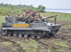 17 Tank Amfibi Rusia Perkuat Korps Marinir