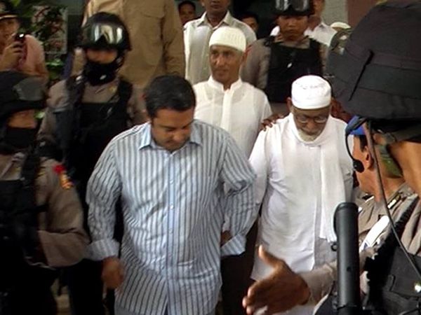 Baasyir Dibawa ke Kejari Jaksel  