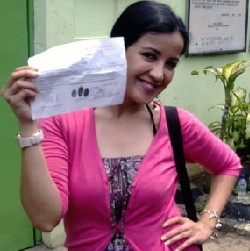 Dipuji Punya Suara Bagus, Andi Soraya Serius Nyanyi