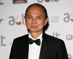 Jimmy Choo Mengeluarkan Koleksi Sepatu Pria