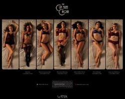 Wow! Aksi Paduan Suara Berseragam Lingerie 