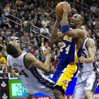 Bryant Dominan, Lakers Atasi Nets