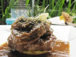 SkyCity Marriott, Resto Hotel Halal Pertama