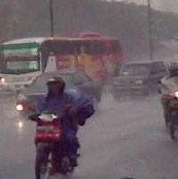 Di Jakarta, Mendung Tak Berarti Hujan
