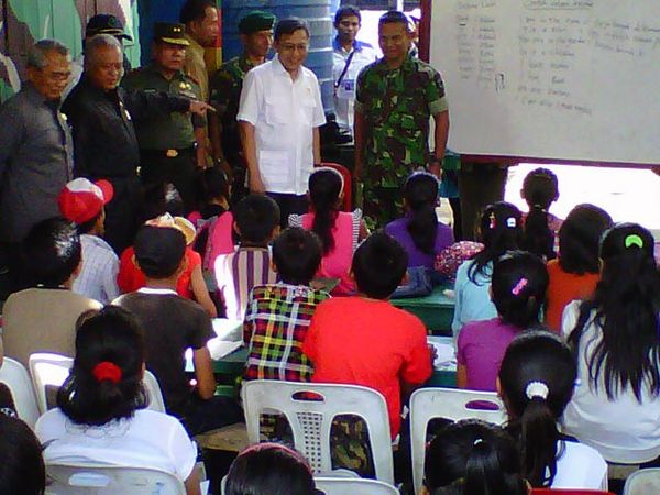 Boediono Tinjau Perbatasan di Pulau Sebatik