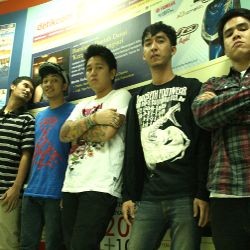 Pee Wee Gaskins, Bonek & Viking Mediasi di Bandung