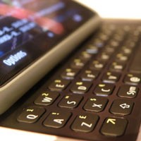 Nokia E7, Saudara N8 dengan Keypad Qwerty Slide