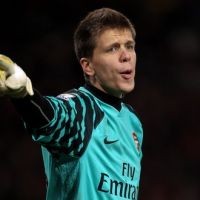 Szczesny Sebuah Opsi untuk Arsenal