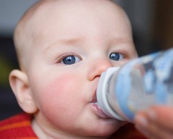 Mengenal Arti di Balik Kode Botol Susu Bayi