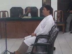 Tuntutan Sofyan Tsauri Gagal Dibacakan