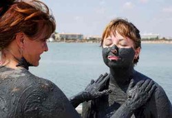 Mandi Lumpur Panas Bisa Obati Penyakit Paru