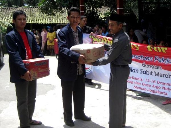 Pelajar RI di Malaysia Bantu Korban Merapi