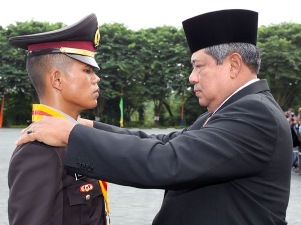 SBY Lantik Perwira Remaja Polri 2010