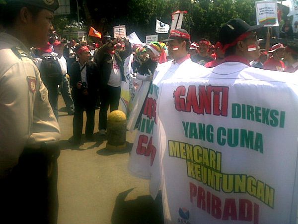 Serikat Karyawan Telkom Demo Istana