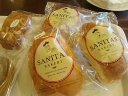 Nostalgia Roti Sosis dan Ontbijtkoek