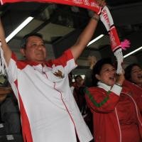 SBY Saksikan Kemenangan Indonesia, Nurdin Cium Tangan