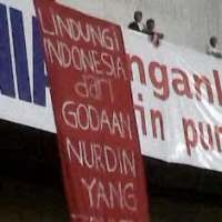 GBK Jadi Arena Perang Spanduk Lagi?  